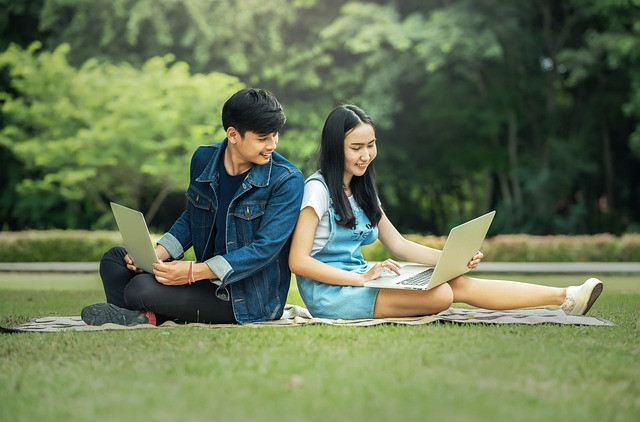 Creatividad y Educación en la Adolescencia: Fomentando el Pensamiento Innovador